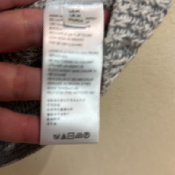 Urban Outfitters womans Victoria Oversized V Neck Sweater Size Medium - Picture 6 of 7